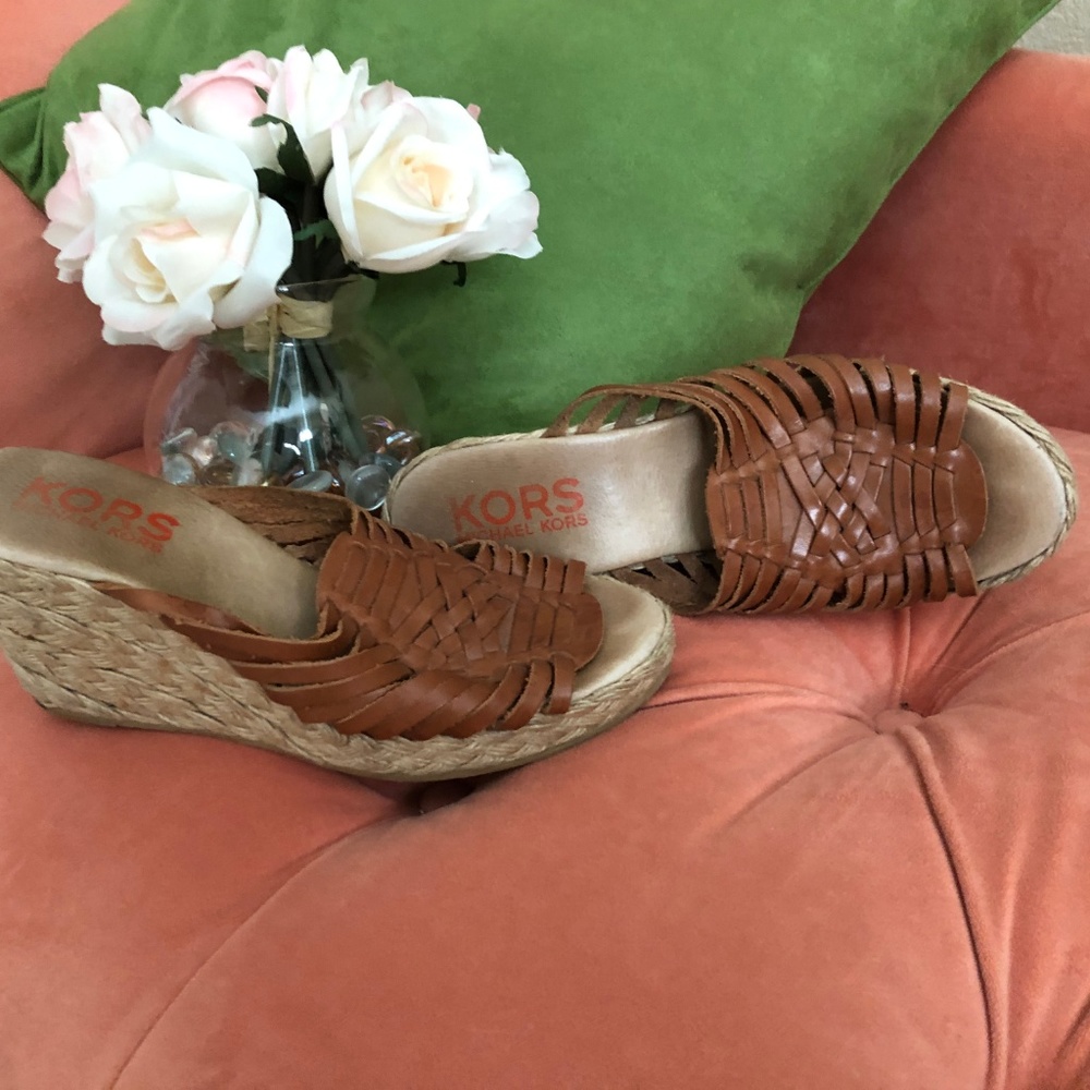 MICHAEL KORS COMFY LEATHER WEDGES - Picture 7 of 8